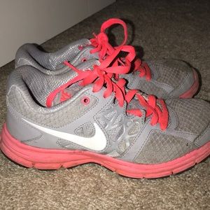 nike shoes hot pink with grey